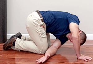 Upper back pain stretch 7 - kneeling twist